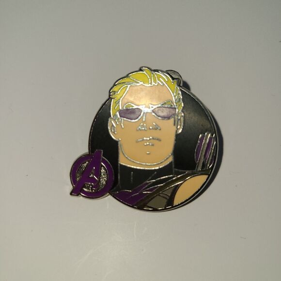 Marvel Avenger Hawkeye Disney Official Trading Pin - Picture 1 of 6